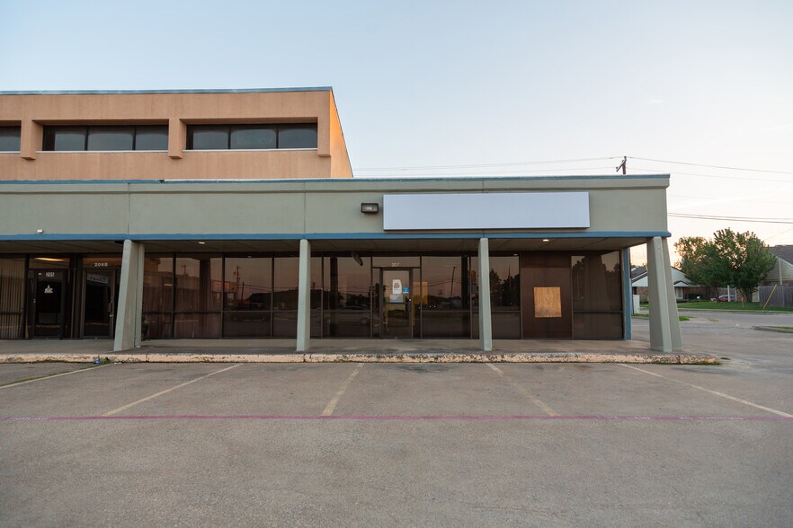 801 Kearney St W, Mesquite, TX à louer - Photo de l’immeuble – Image 1 sur 4