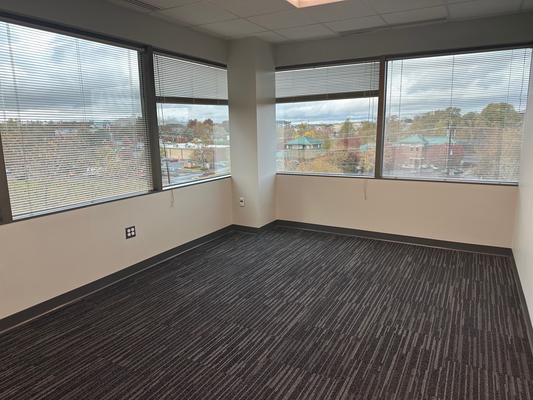 12850 Middlebrook Rd, Germantown, MD à louer Photo intérieure– Image 1 sur 6