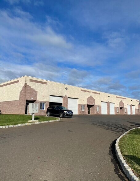 1544 Campus Dr, Warminster, PA à vendre - Photo de l’immeuble – Image 1 sur 1