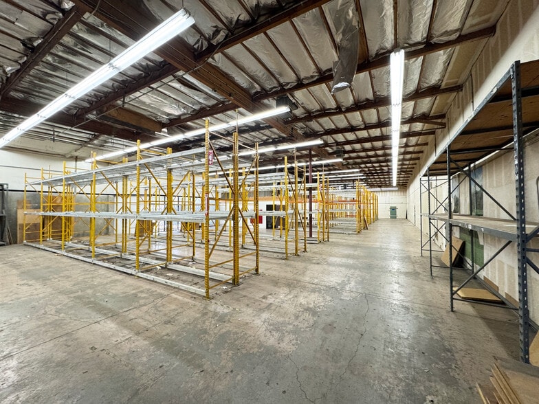 8626 Wilbur Ave, Northridge, CA à louer - Photo de l’immeuble – Image 2 sur 5