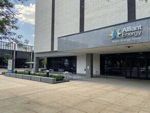 200 1st St Se, Cedar Rapids, IA à louer Photo de l’immeuble– Image 2 sur 17