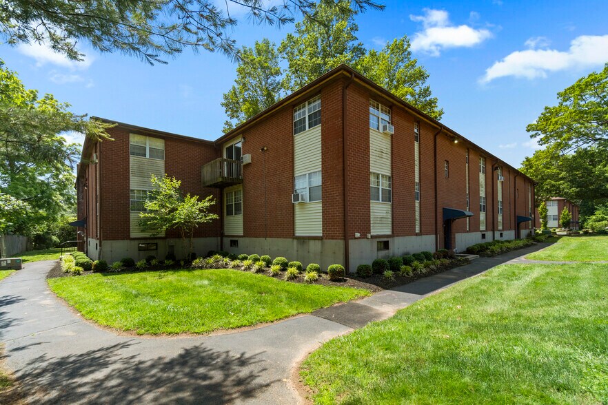 162-164 Coe Ave, East Haven, CT à vendre - Photo de l’immeuble – Image 2 sur 23