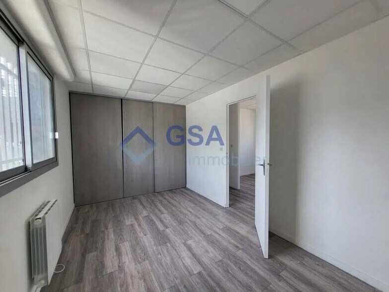 Bureau dans Lisses à louer - Photo intérieure – Image 3 sur 4