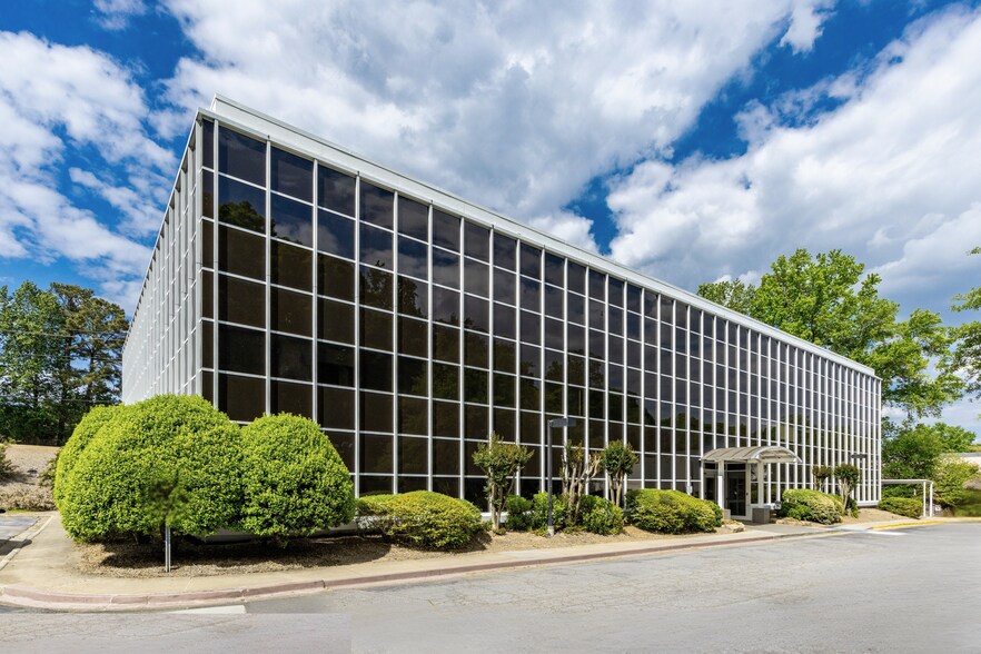 1835 Savoy Dr, Atlanta, GA à louer - Photo de l’immeuble – Image 1 sur 12