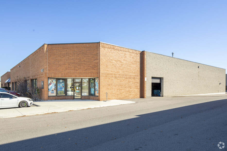 1750 Courtneypark Dr E, Mississauga, ON à louer - Photo de l’immeuble – Image 2 sur 6