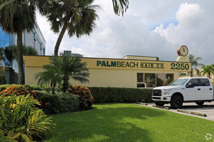 2250-2260 Palm Beach Lakes Blvd, West Palm Beach, FL à louer - Photo principale – Image 1 sur 32