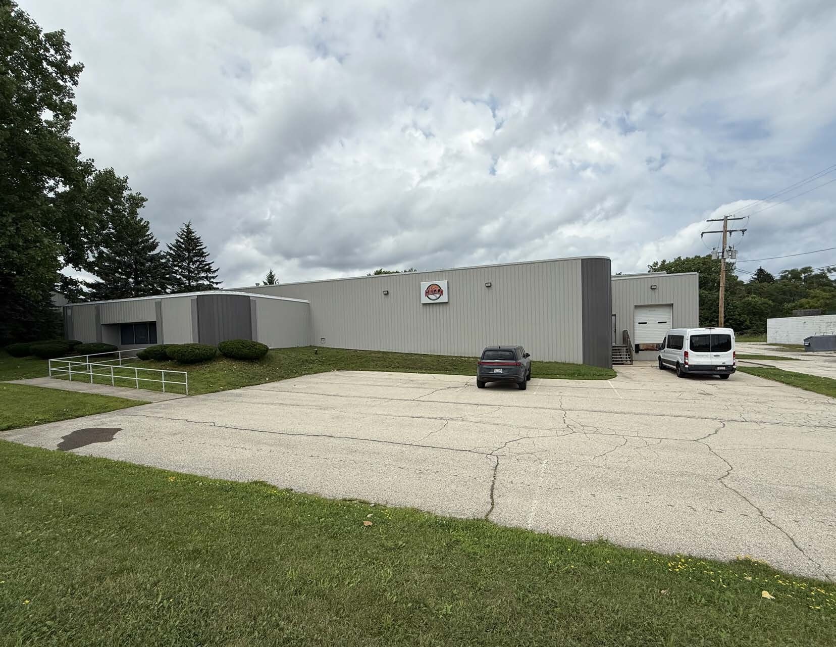 4726 6 Mile Rd, Racine, WI à vendre Photo de l’immeuble– Image 1 sur 9
