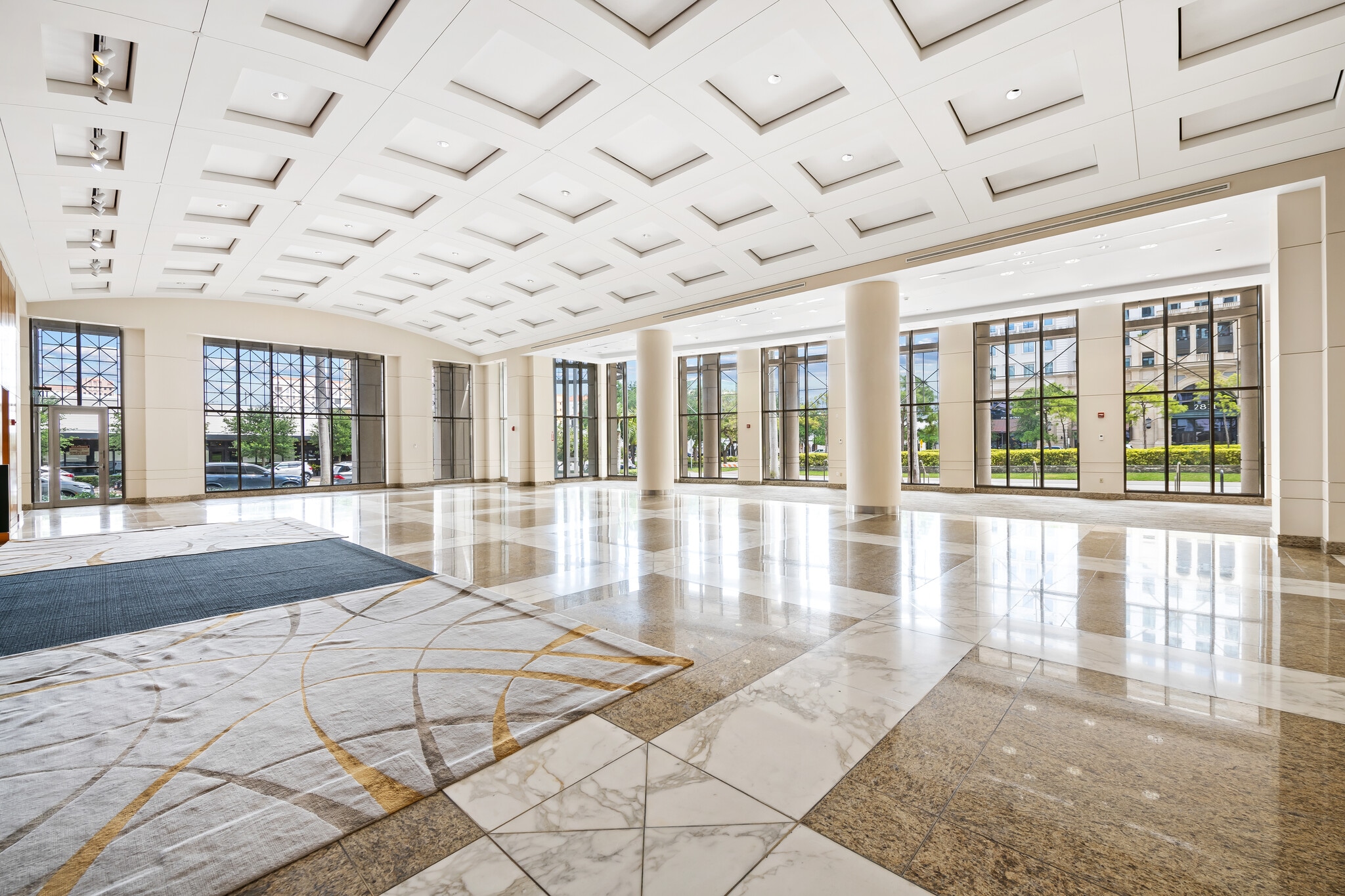 2800 Ponce de Leon Blvd, Coral Gables, FL à louer Photo intérieure– Image 1 sur 12
