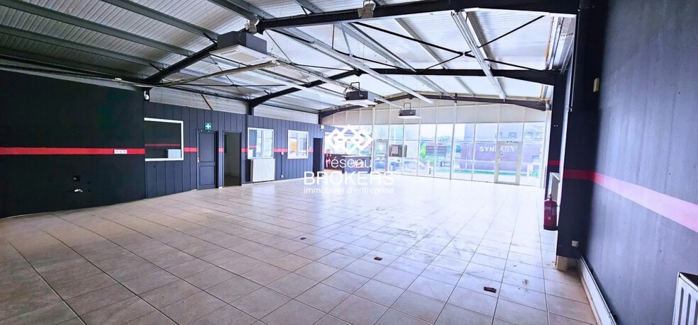 Local commercial dans Cournon-d'Auvergne à louer - Photo de l’immeuble – Image 3 sur 8