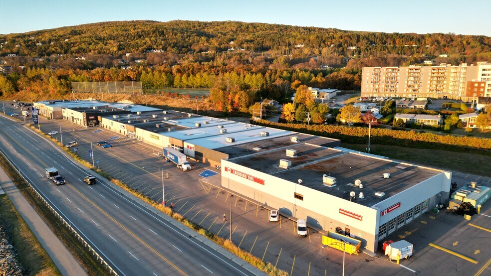 153-375 Boul De Comporté, La Malbaie, QC à louer - Photo de l’immeuble – Image 2 sur 4
