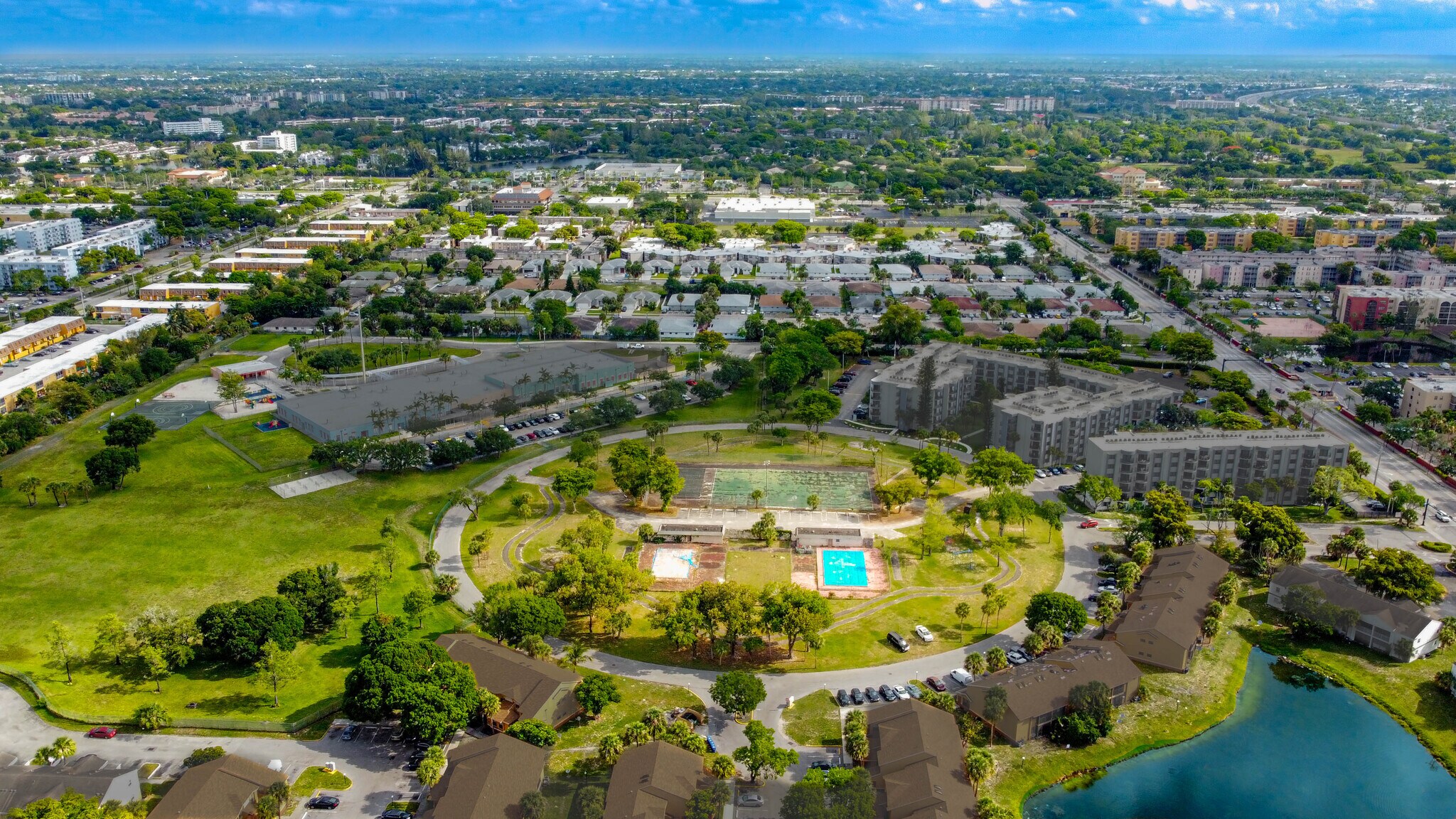 2599 NW 56th Ave, Lauderhill, FL à vendre Aérien– Image 1 sur 5