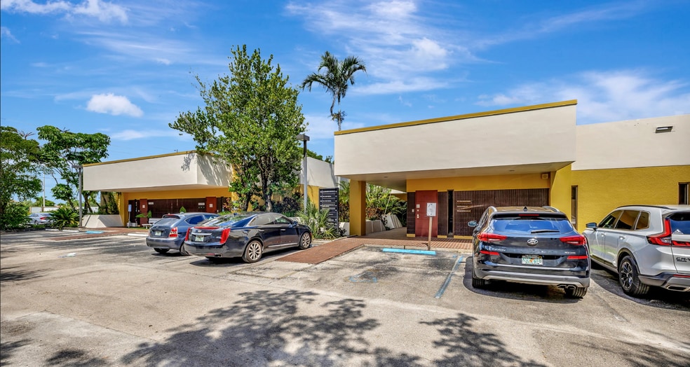 3157 N University Dr, Davie, FL à louer - Photo de l’immeuble – Image 2 sur 18