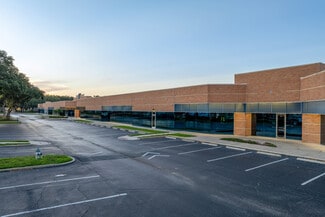 Plus de détails pour 6101 Chancellor Dr, Orlando, FL - Différents types d’espaces à louer