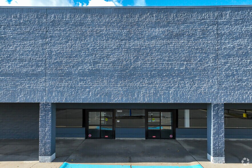 22263 Eureka Rd, Taylor, MI à vendre - Photo de l’immeuble – Image 2 sur 5