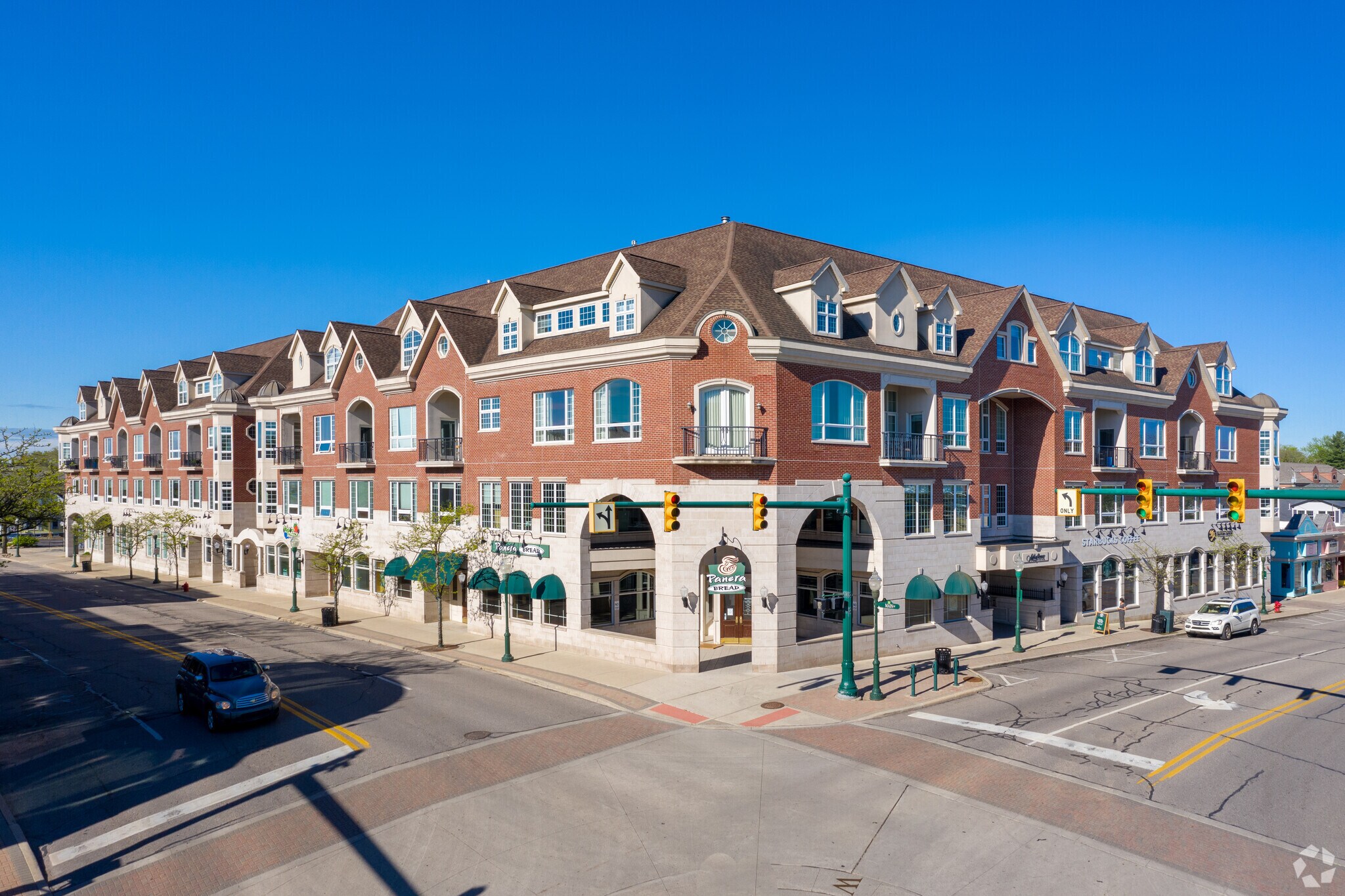 801 W Ann Arbor Trl, Plymouth, MI à louer Photo principale– Image 1 sur 12