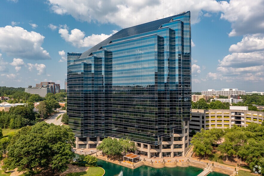 7000 Central Pky NE, Atlanta, GA à louer - Photo principale – Image 1 sur 5
