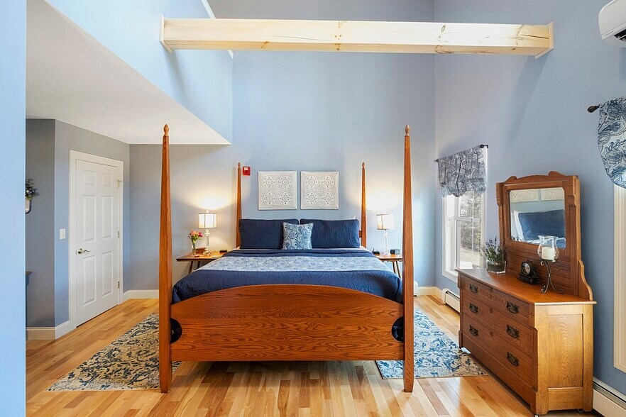 72 Elm St, Camden, ME à vendre - Photo intérieure – Image 3 sur 39