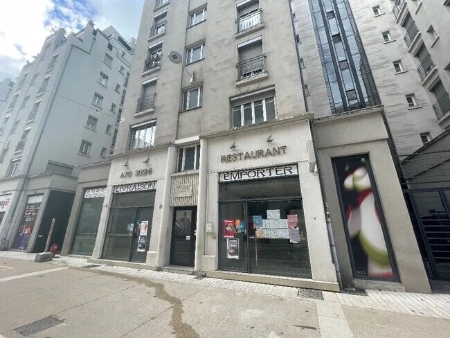 Plus de détails pour Local commercial à louer