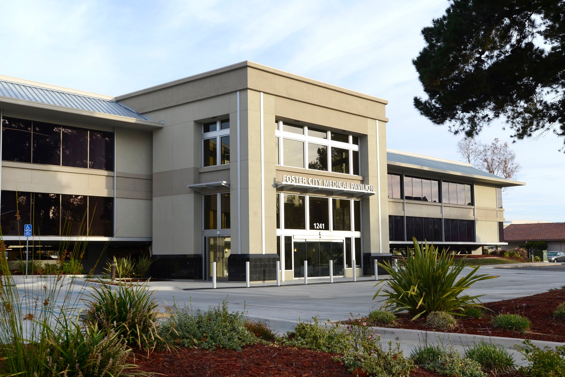 1241 E Hillsdale Blvd, Foster City, CA à louer Photo principale– Image 1 sur 17
