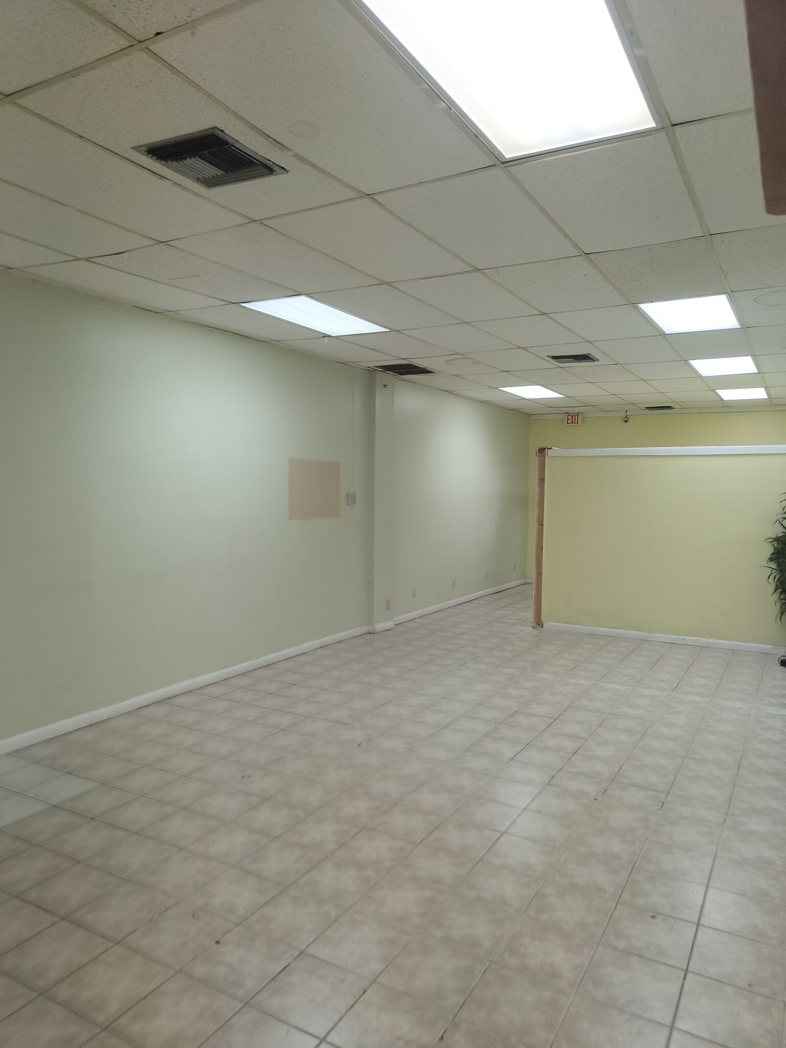 5537 N State Road 7, North Lauderdale, FL à louer Photo intérieure– Image 1 sur 7