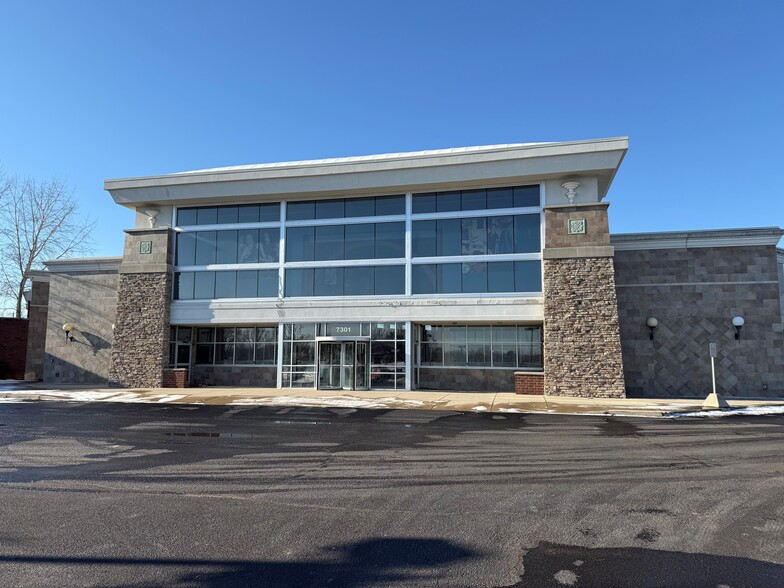7301 Maplecrest Rd, Fort Wayne, IN à louer - Photo de l’immeuble – Image 1 sur 5