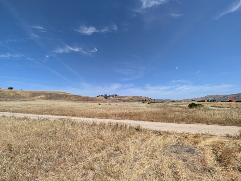 West 10th Street, San Miguel, CA à vendre - Photo de l’immeuble – Image 2 sur 4