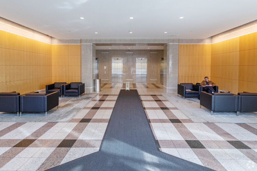777 Hornby St, Vancouver, BC à louer - Hall d’entrée – Image 2 sur 10