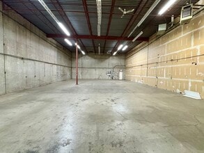 2421-2431 Canoe Ave, Coquitlam, BC à louer Photo intérieure– Image 2 sur 11