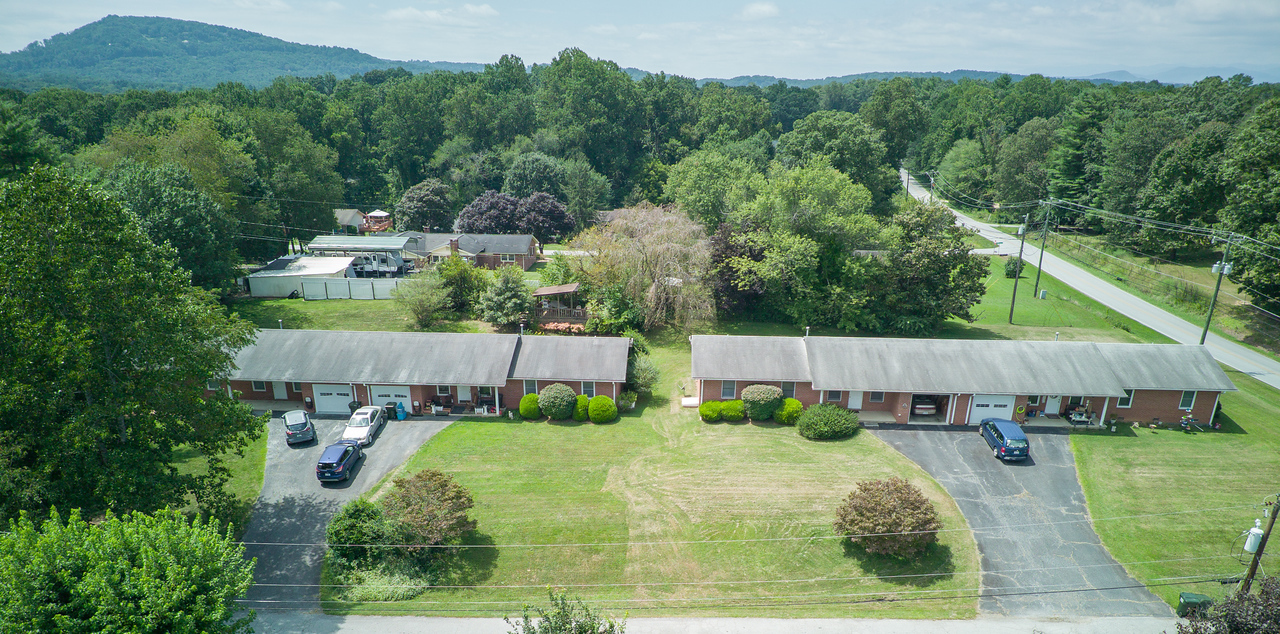 50 Brookside Dr, Hendersonville, NC à vendre Photo de l’immeuble– Image 1 sur 15