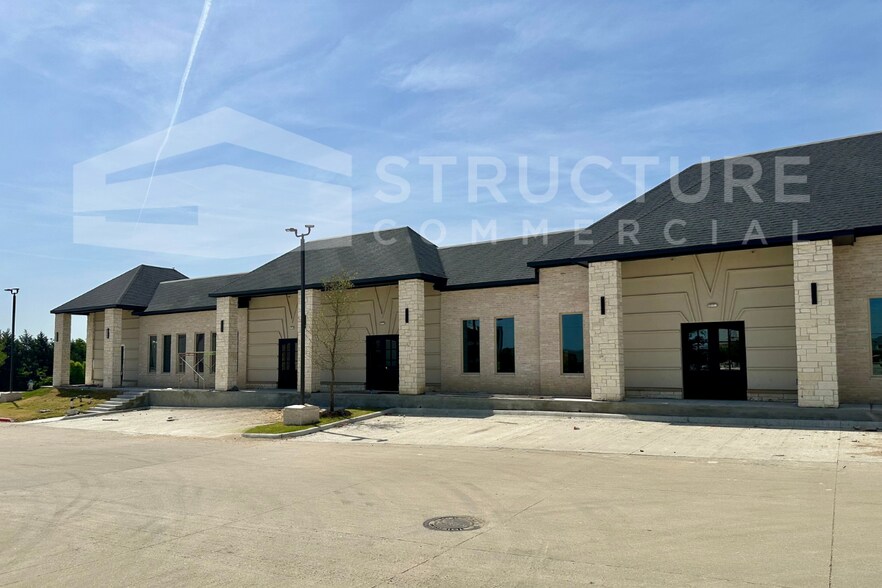 5121 S Custer Rd, McKinney, TX à louer - Photo de l’immeuble – Image 2 sur 6