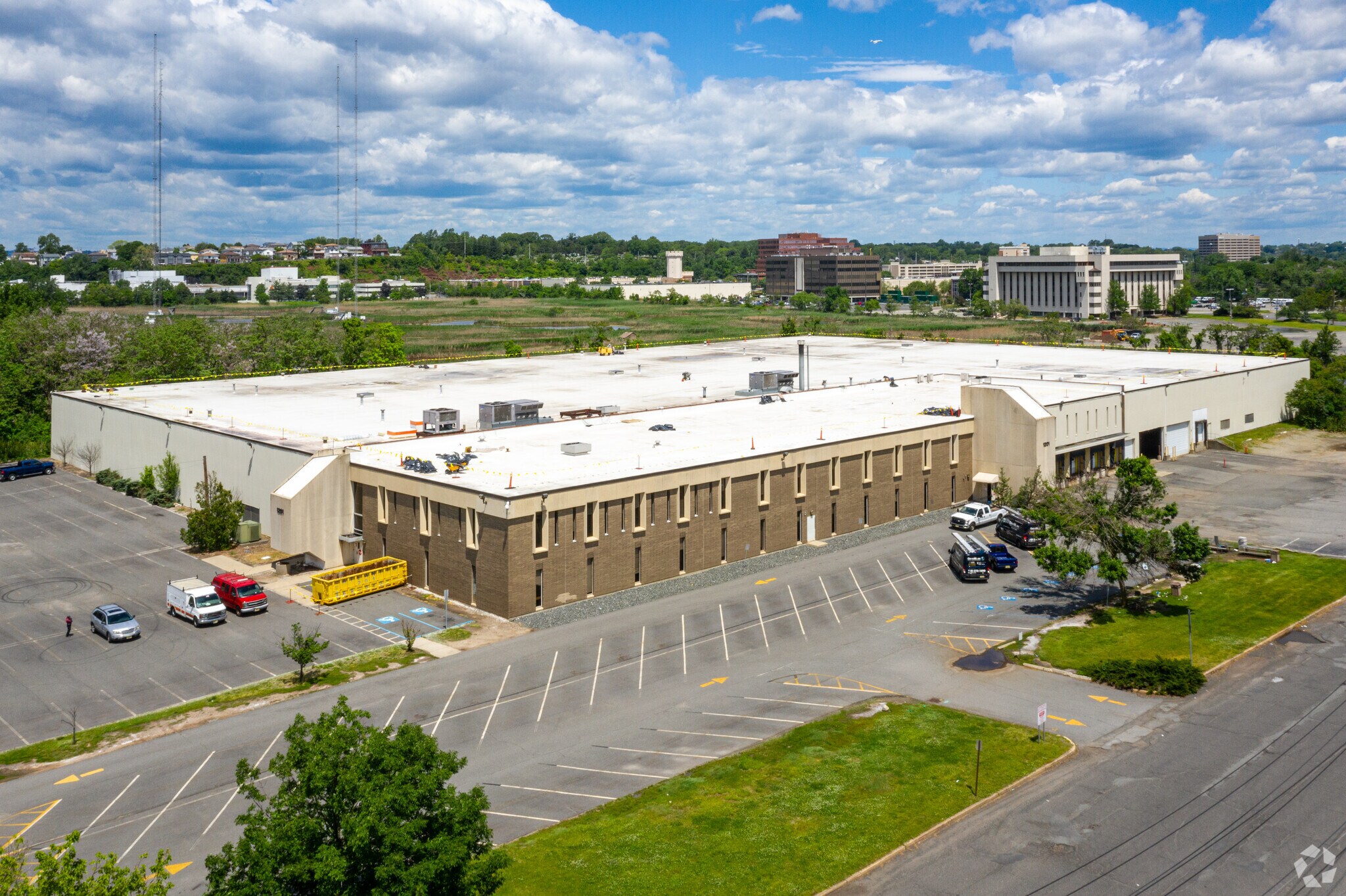 1201 Valley Brook Ave, Lyndhurst, NJ à louer Photo de l’immeuble– Image 1 sur 5