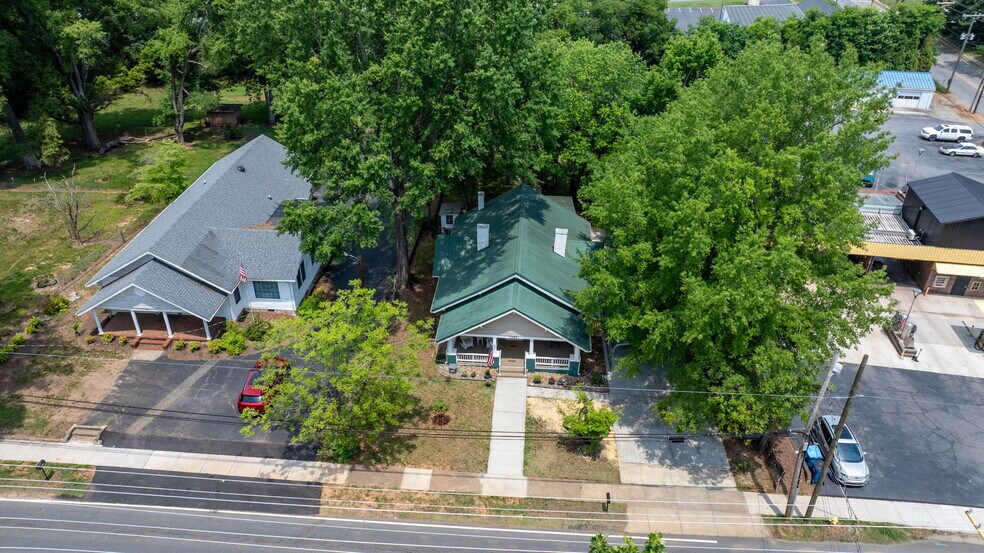 3084 W Main St, Claremont, NC à vendre - Photo de l’immeuble – Image 1 sur 52