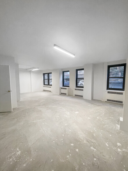 340 E 52nd St, New York, NY à louer - Photo de l’immeuble – Image 3 sur 15
