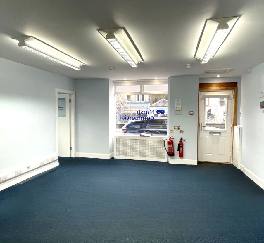 19-21 Airds Crescent, Oban, AGB PA34 5SJ - Lot 19-21 - - Photo intérieure - Image 1 of 4