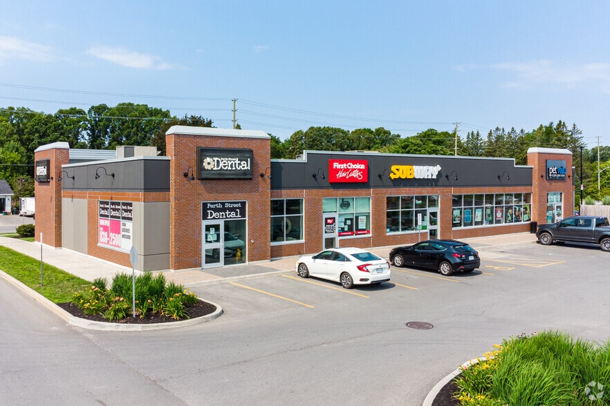 5913 Perth St, Ottawa, ON à louer - Photo principale – Image 1 sur 3