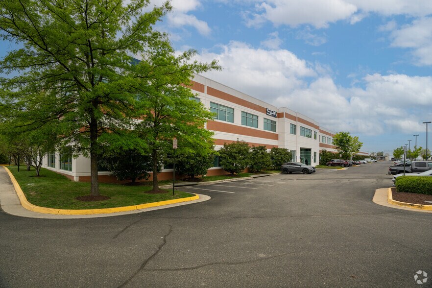 8211 Terminal Rd, Lorton, VA à louer - Photo de l’immeuble – Image 1 sur 9