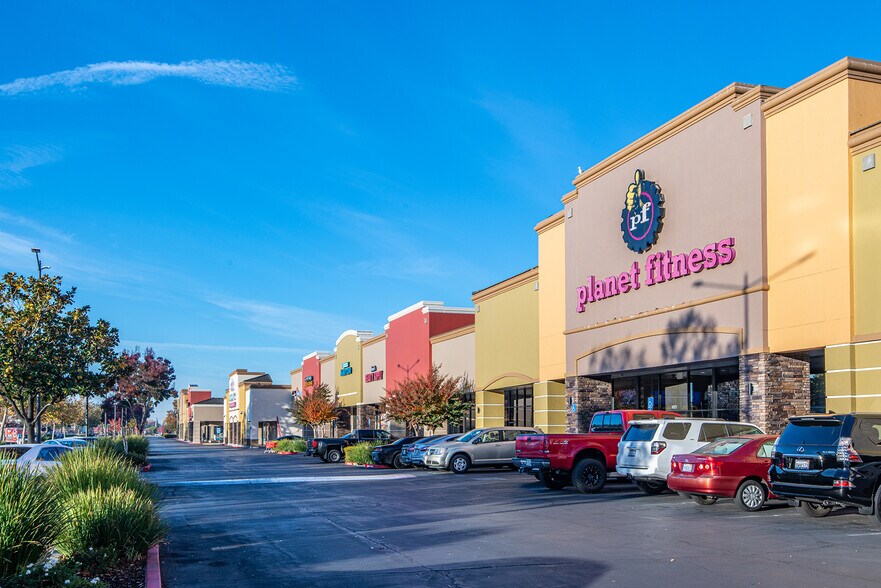 10301-10385 Folsom Blvd, Rancho Cordova, CA à louer - Photo de l’immeuble – Image 2 sur 6