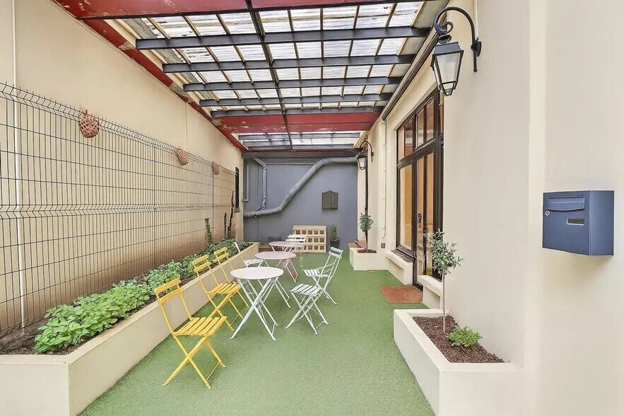 5 Rue Cyrano De Bergerac, Paris à louer - Photo de l’immeuble – Image 1 sur 10