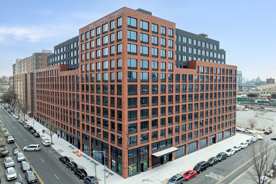 40 Bruckner Blvd, Bronx, NY à louer - Photo de l’immeuble – Image 2 sur 67