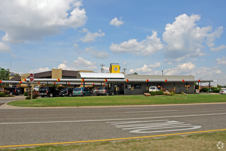 3015 Northwest Expy, Oklahoma City, OK à vendre - Photo principale – Image 1 sur 2