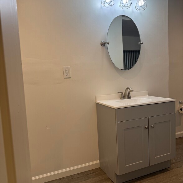 884 Bodega Ave, Petaluma, CA à louer - Photo intérieure – Image 3 sur 11