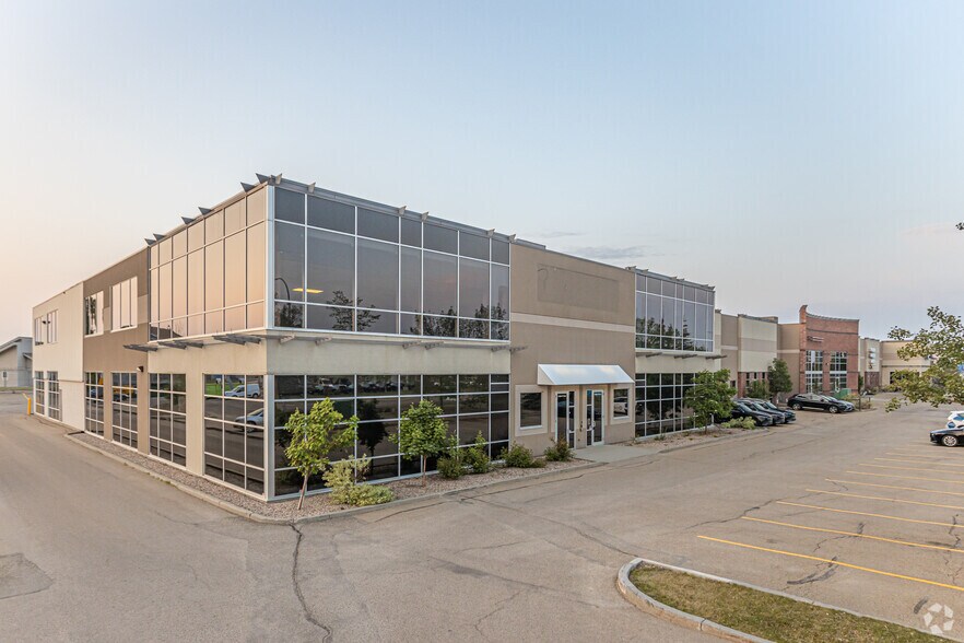 17408-17520 111 Av NW, Edmonton, AB à louer - Photo de l’immeuble – Image 2 sur 8