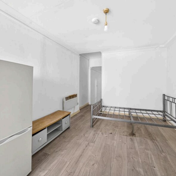 325 Lea Bridge Rd, Londres à vendre - Photo intérieure – Image 3 sur 7
