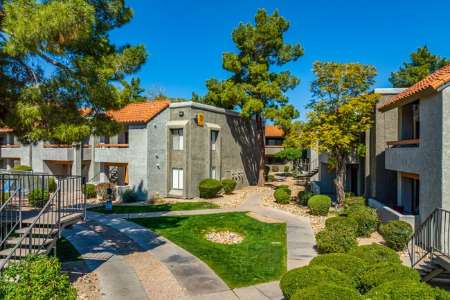 Plus de détails pour 8530 N 22nd Ave, Phoenix, AZ - Logement à vendre