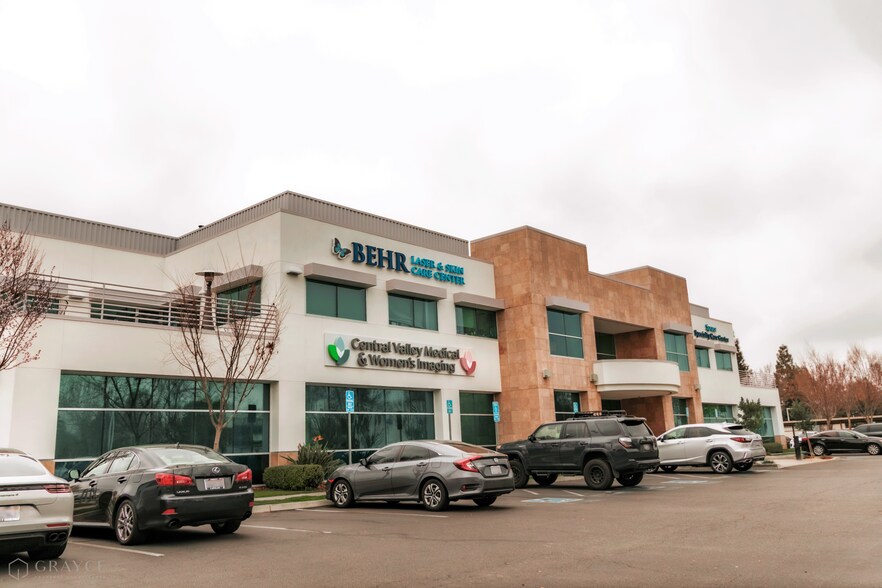 1125 E Spruce Ave, Fresno, CA à louer - Photo de l’immeuble – Image 2 sur 7