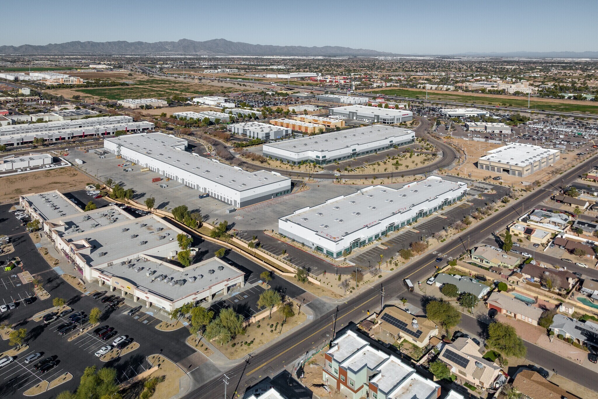 13550 W Auto Dr, Goodyear, AZ à louer Photo principale– Image 1 sur 27
