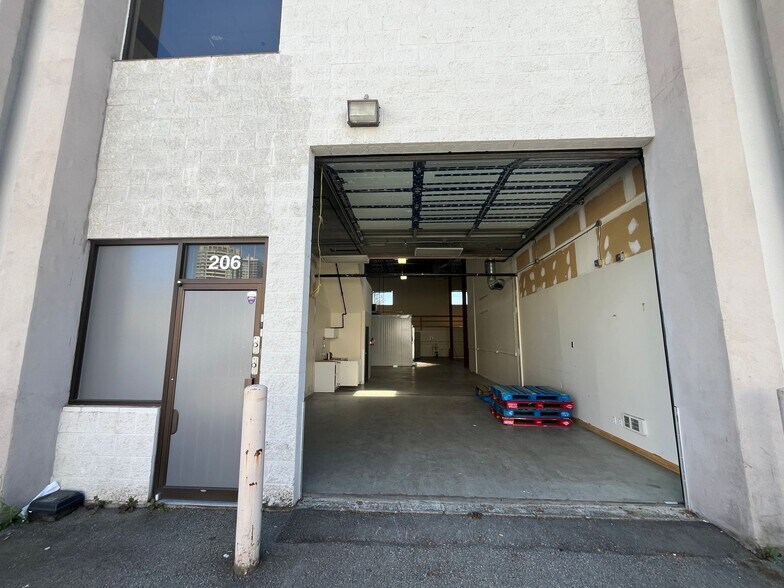 7475 Hedley Av, Burnaby, BC à louer - Photo de l’immeuble – Image 3 sur 3