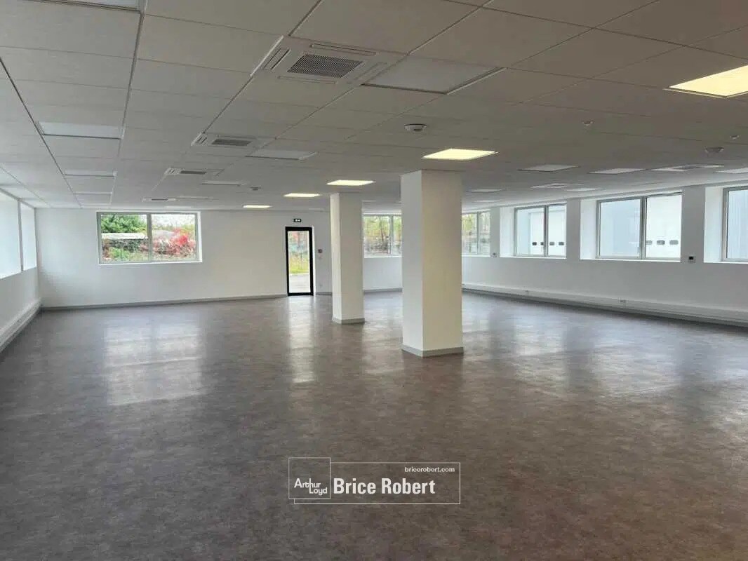 Industriel/Logistique dans Saint-Priest à vendre Photo intérieure– Image 1 sur 2