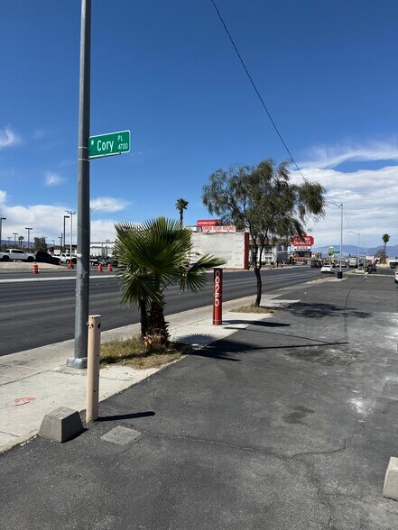 825 S Decatur Blvd, Las Vegas, NV à vendre - Photo de l’immeuble – Image 3 sur 14