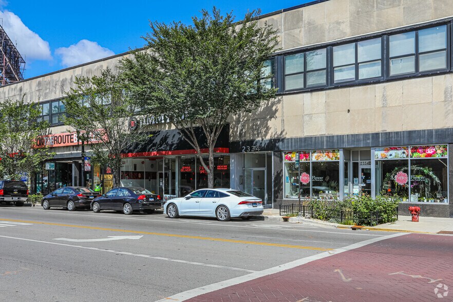 2330-2340 W Lawrence Ave, Chicago, IL à louer - Photo de l’immeuble – Image 3 sur 7